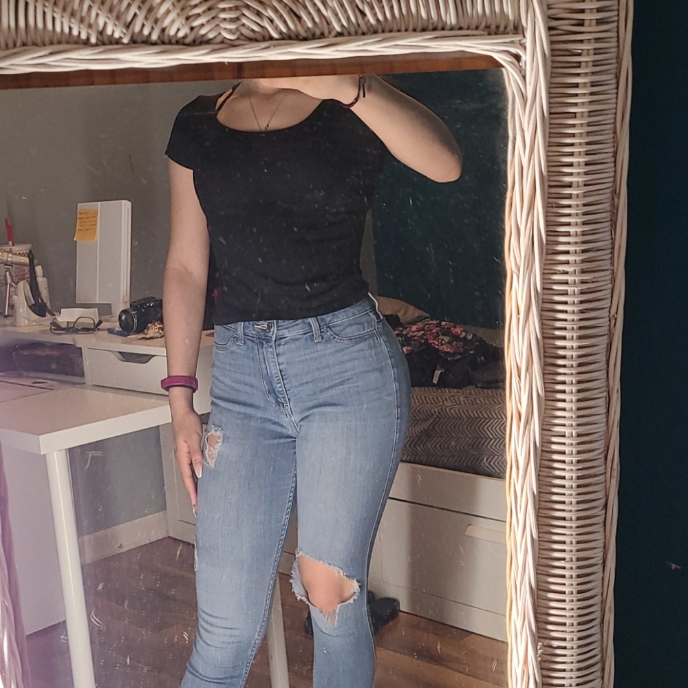 Black tee